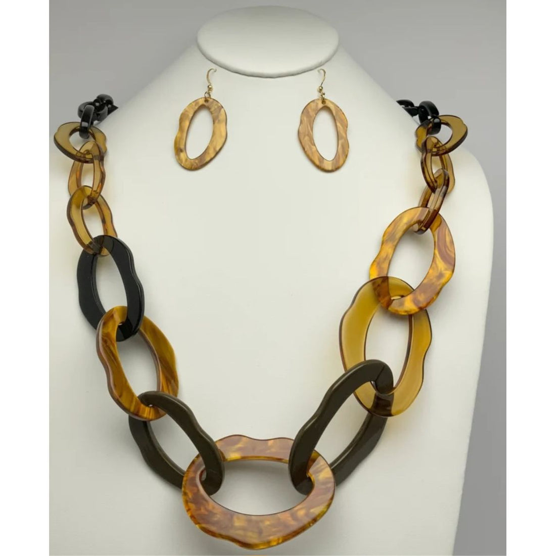 Antique White Linked Necklace